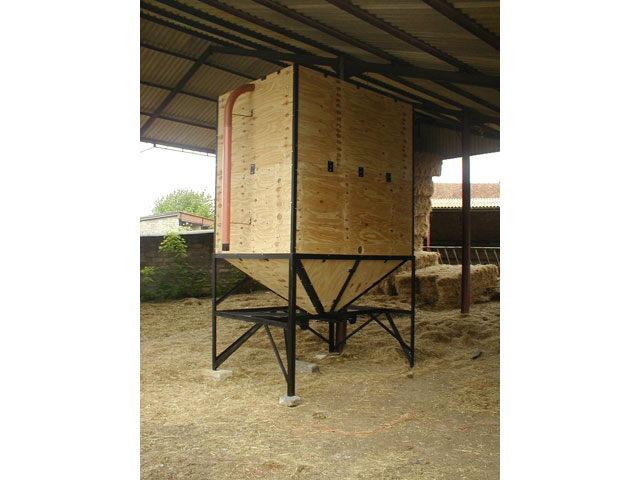 Molasses Tank - Feed Bins - Symms Fabrication Agricultural 